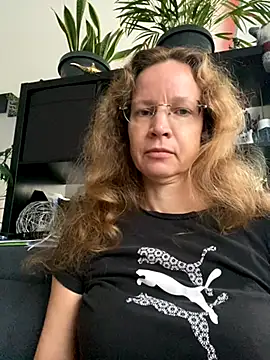 AnnikaRose online show from 11-04-25, 06:50