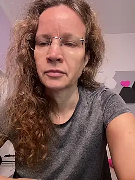 AnnikaRose online show from 12-19-25, 06:49