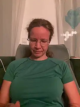 AnnikaRose online show from 12-17-25, 06:51