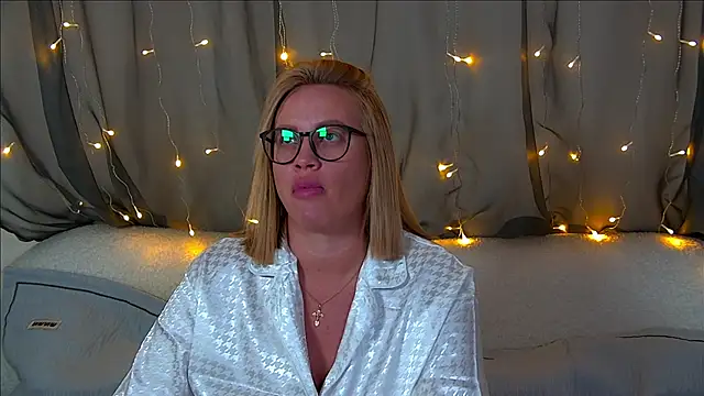 MariaNeumann online show from 10-26-25, 06:30