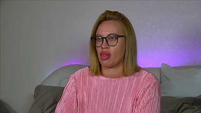 MariaNeumann online show from 10-19-25, 06:32