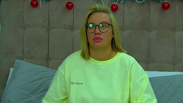 MariaNeumann online show from 12-18-25, 06:18