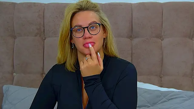 MariaNeumann online show from 01-15-26, 06:28