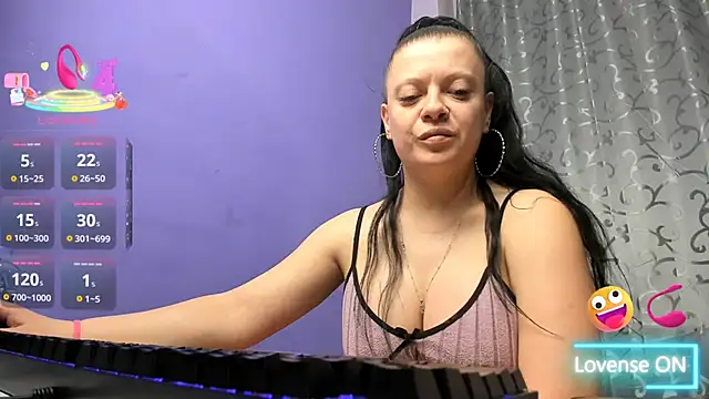 AdriannaLily online show from 05-08-26, 04:33