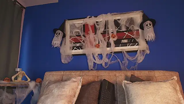 liccy hall online show from 10-27-25, 11:44