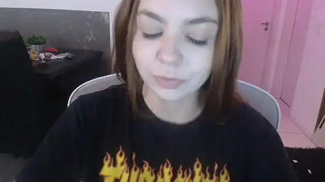 Snapshot of HotRuiva chatting on 10-12-25, 09:49 HotRuiva online show from 10-12-25, 09:49