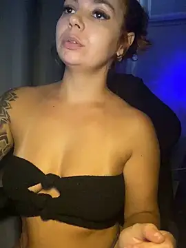 Snapshot of HotRuiva chatting on 02-25-25, 01:43 HotRuiva online show from 02-25-25, 01:43