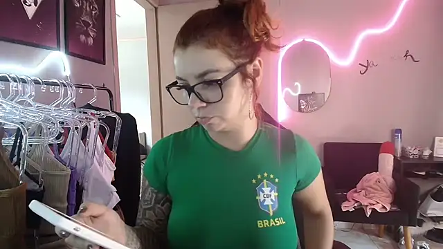 Snapshot of HotRuiva chatting on 01-18-25, 05:48 HotRuiva online show from 01-18-25, 05:48