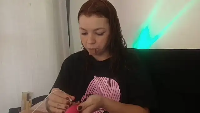 Snapshot of HotRuiva chatting on 09-21-25, 08:25 HotRuiva online show from 09-21-25, 08:25