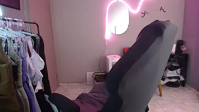 Snapshot of HotRuiva chatting on 01-22-25, 02:03 HotRuiva online show from 01-22-25, 02:03