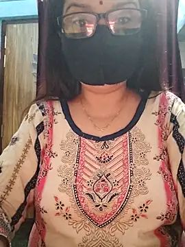 Aishwaryaa 69 online show from 10-28-25, 02:23