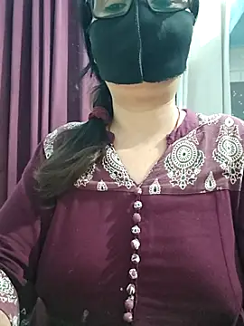 Aishwaryaa 69 online show from 07-10-26, 01:22
