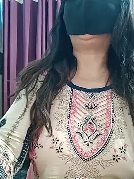 Aishwaryaa 69 online show from 04-26-26, 01:47