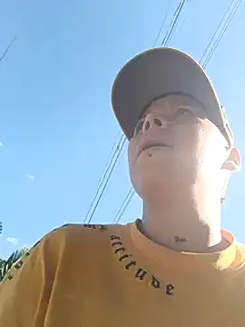 Snapshot of Rob_and_lizzy chatting on 01-06-25, 09:11 Rob and lizzy online show from 01-06-25, 09:11