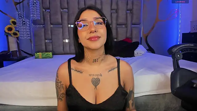 Leiaa  online show from 01-05-25, 03:00