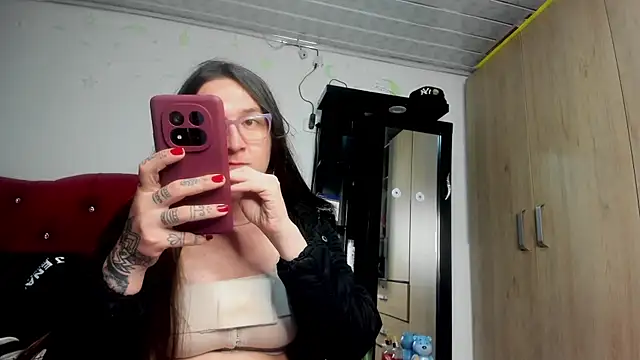 Sweet-Suck69 online show from 09-19-25, 06:17