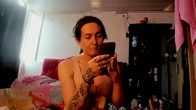 Sweet-Suck69 online show from 12-01-25, 08:21