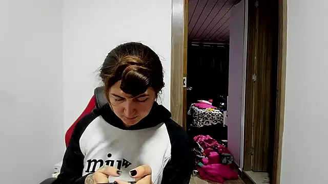 Sweet-Suck69 online show from 02-19-25, 04:44