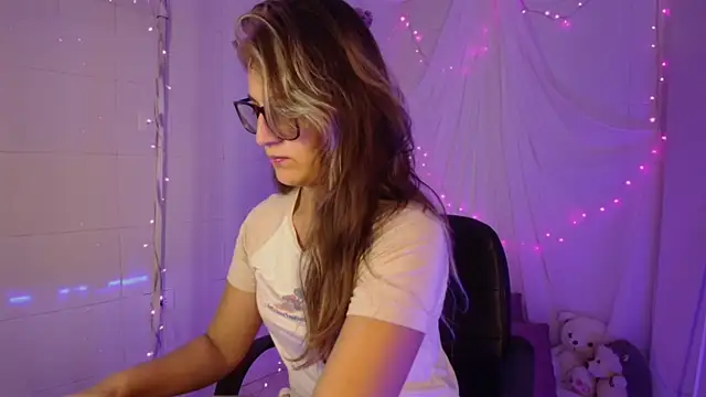 Giia paiige18 online show from 09-18-25, 12:57