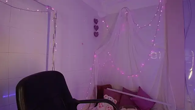 Giia paiige18 online show from 02-13-26, 01:44