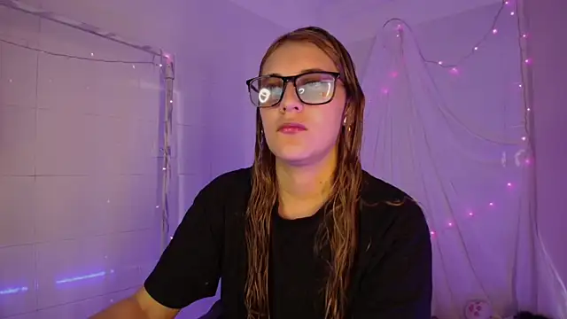 Giia paiige18 online show from 11-20-25, 01:34