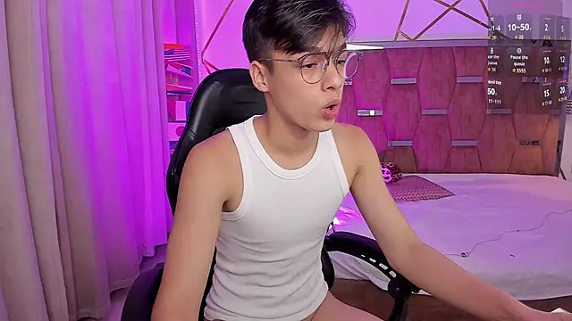 Snapshot of Gerony_ chatting on 06-18-26, 05:17 Gerony online show from 06-18-26, 05:17