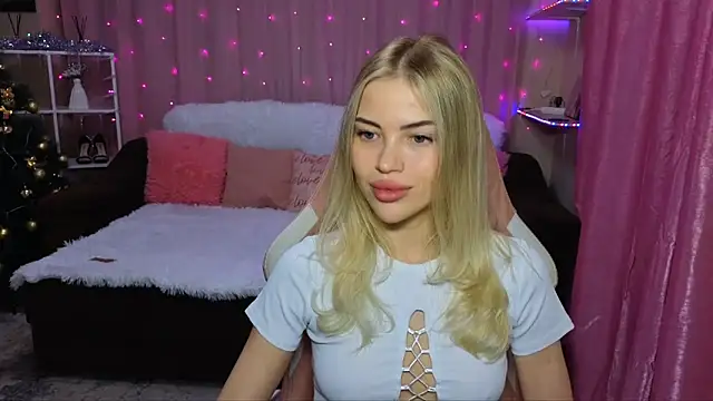 Snapshot of EmmyMills chatting on 12-08-24, 09:30 EmmyMills online show from 12-08-24, 09:30