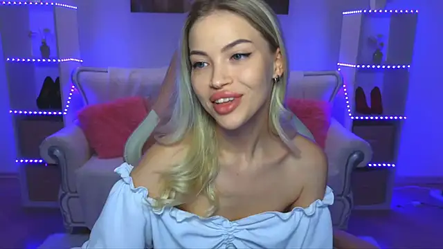 Snapshot of EmmyMills chatting on 09-14-25, 11:27 EmmyMills online show from 09-14-25, 11:27