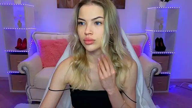 EmmyMills online show from 12-01-25, 07:59