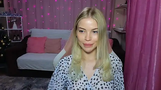 Snapshot of EmmyMills chatting on 12-05-24, 10:06 EmmyMills online show from 12-05-24, 10:06