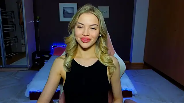 Snapshot of EmmyMills chatting on 03-05-25, 10:10 EmmyMills online show from 03-05-25, 10:10
