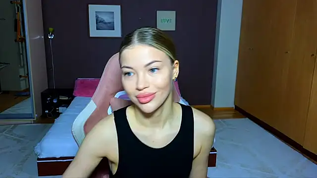 Snapshot of EmmyMills chatting on 02-02-25, 11:21 EmmyMills online show from 02-02-25, 11:21