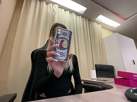 EmmyMills online show from 03-23-26, 09:36