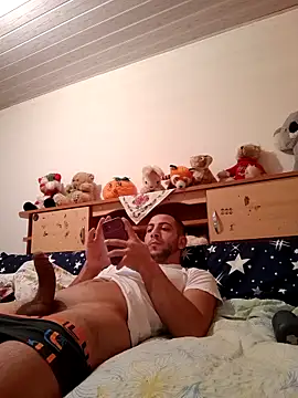 Snapshot of emea4 chatting on 02-15-26, 03:22 emea4 online show from 02-15-26, 03:22