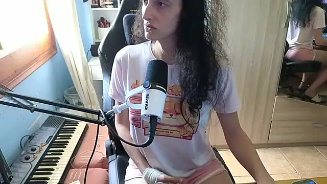 MemiKouki online show from 05-05-26, 02:09