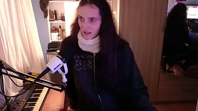 MemiKouki online show from 12-22-25, 04:40