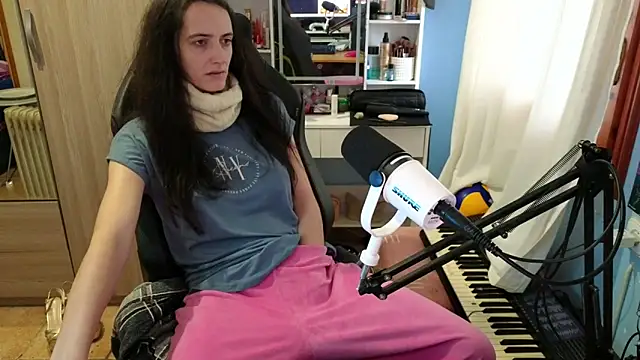 MemiKouki online show from 12-21-25, 03:57