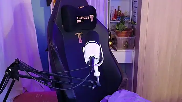 MemiKouki online show from 11-18-25, 07:39