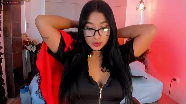 Snapshot of BellaHarllow chatting on 06-27-26, 06:14 BellaHarllow online show from 06-27-26, 06:14