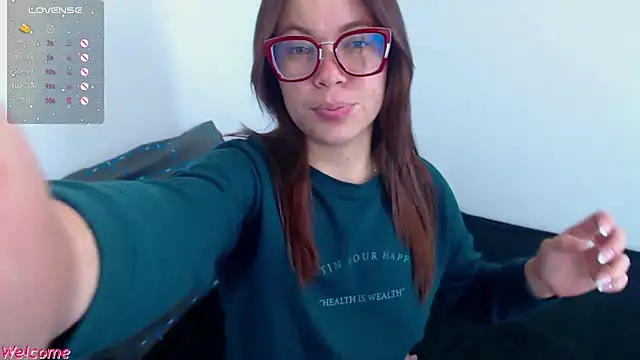 Snapshot of SharonR1 chatting on 09-23-25, 12:28 SharonR1 online show from 09-23-25, 12:28