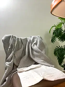 Lami Mi online show from 11-28-25, 06:35