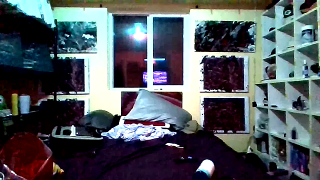 Snapshot of Mic_Oxinner chatting on 12-18-25, 11:03 Mic Oxinner online show from 12-18-25, 11:03