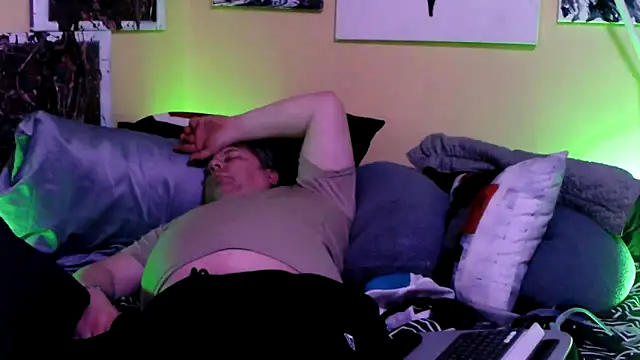 Snapshot of Mic_Oxinner chatting on 02-25-26, 11:15 Mic Oxinner online show from 02-25-26, 11:15