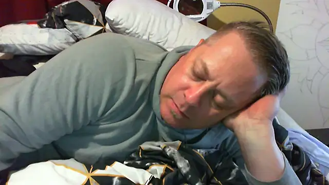 Snapshot of Mic_Oxinner chatting on 10-11-25, 10:16 Mic Oxinner online show from 10-11-25, 10:16