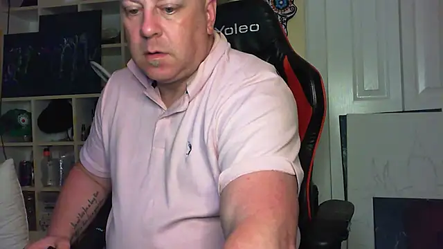 Snapshot of Mic_Oxinner chatting on 09-30-25, 11:05 Mic Oxinner online show from 09-30-25, 11:05