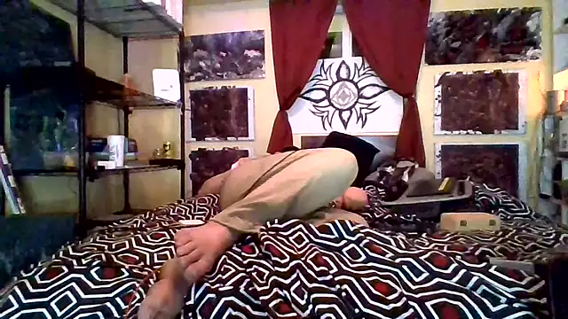 Snapshot of Mic_Oxinner chatting on 11-16-25, 06:40 Mic Oxinner online show from 11-16-25, 06:40