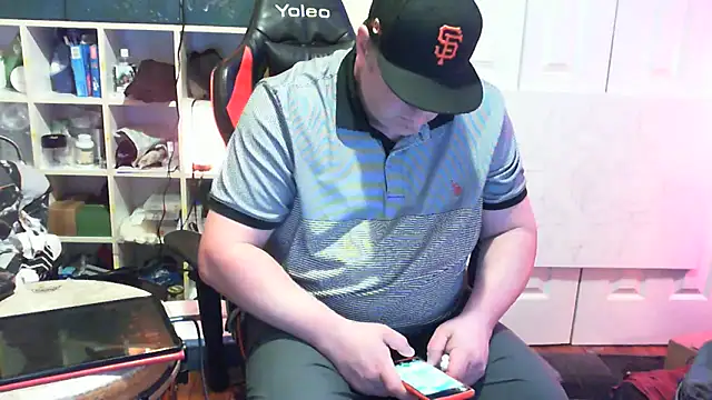 Snapshot of Mic_Oxinner chatting on 09-22-25, 04:07 Mic Oxinner online show from 09-22-25, 04:07