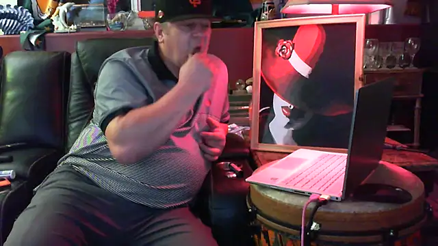 Snapshot of Mic_Oxinner chatting on 09-17-25, 09:00 Mic Oxinner online show from 09-17-25, 09:00