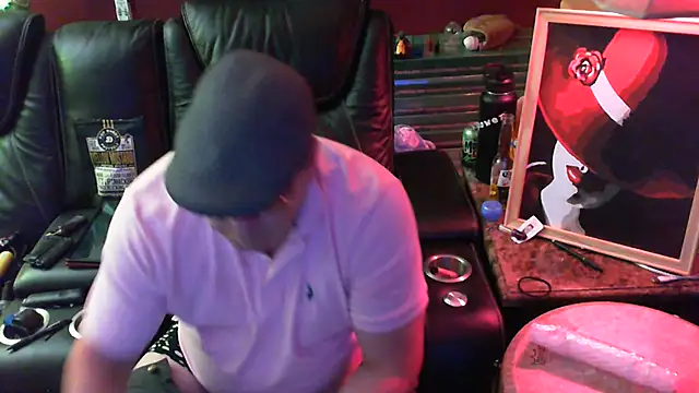 Snapshot of Mic_Oxinner chatting on 09-16-25, 09:32 Mic Oxinner online show from 09-16-25, 09:32