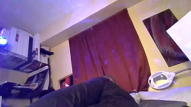 Snapshot of Mic_Oxinner chatting on 10-10-25, 09:10 Mic Oxinner online show from 10-10-25, 09:10